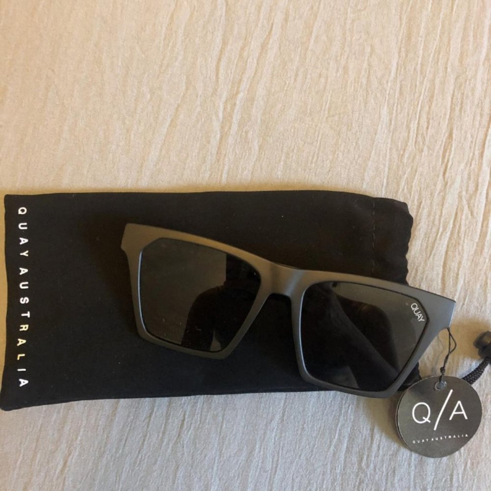 Q/A Quay Australia Square Sunglasses Black NWT